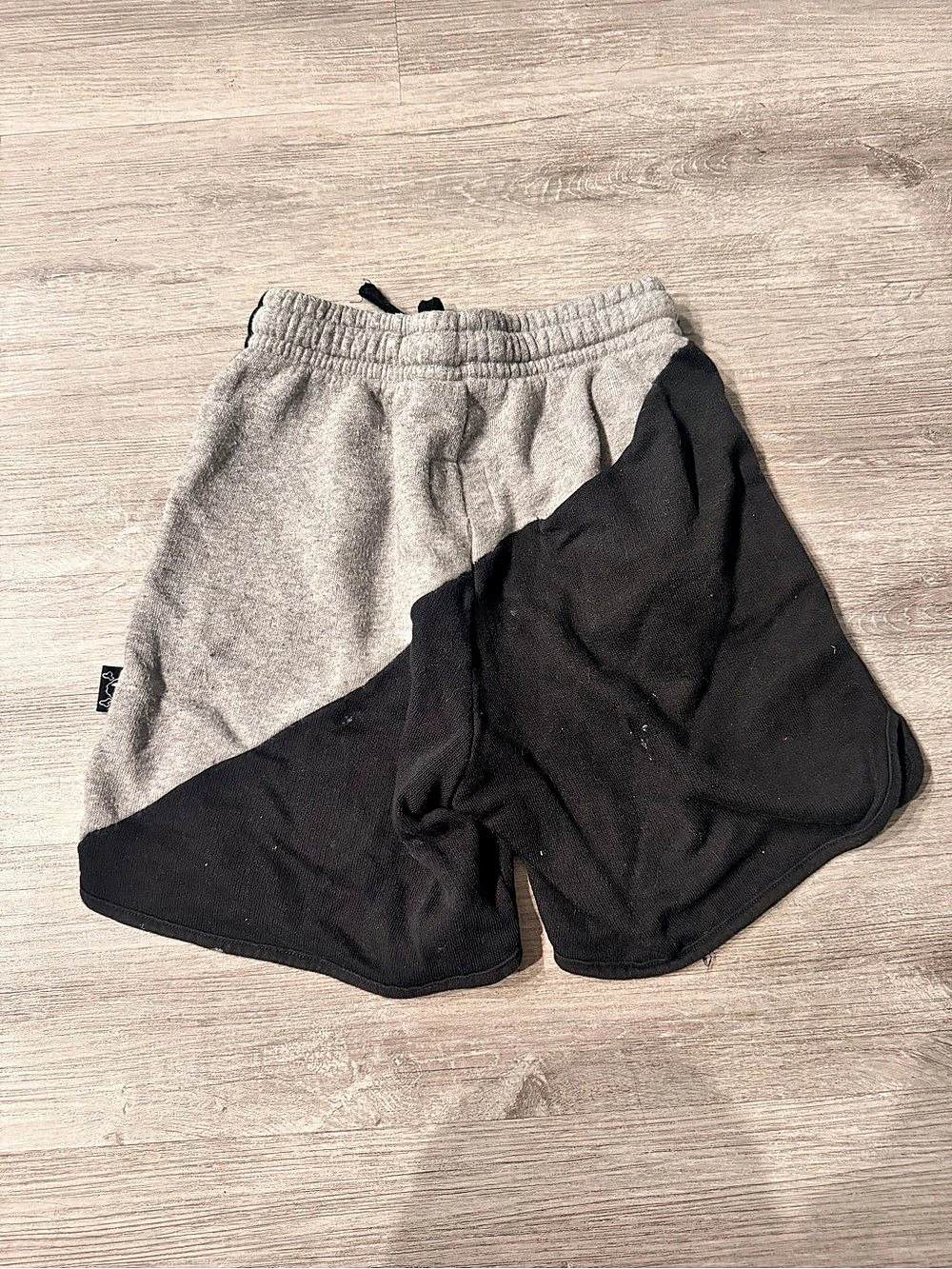 nununu Color Block Black & Gray 6-7